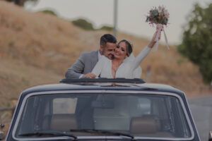 fotos novios en coche antiguo