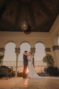 Vídeo de bodas al atardecer en una bonita boda en el Hotel Alfonso XIII Luxury