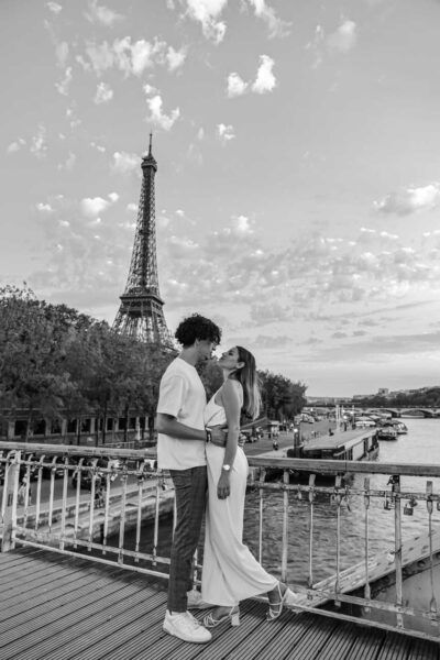 fotógrafo en la Torre Eiffel de París