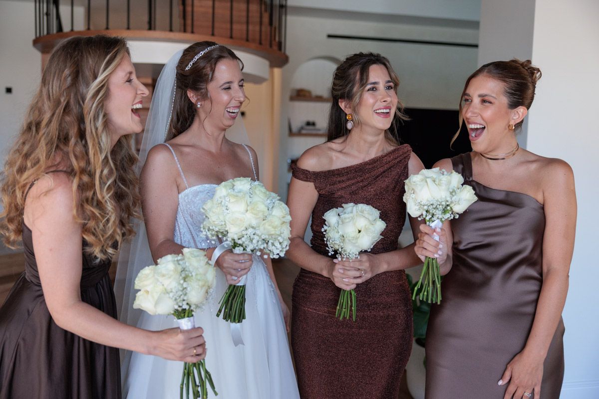 Fotografía de bodas de los preparativos con el ramo
