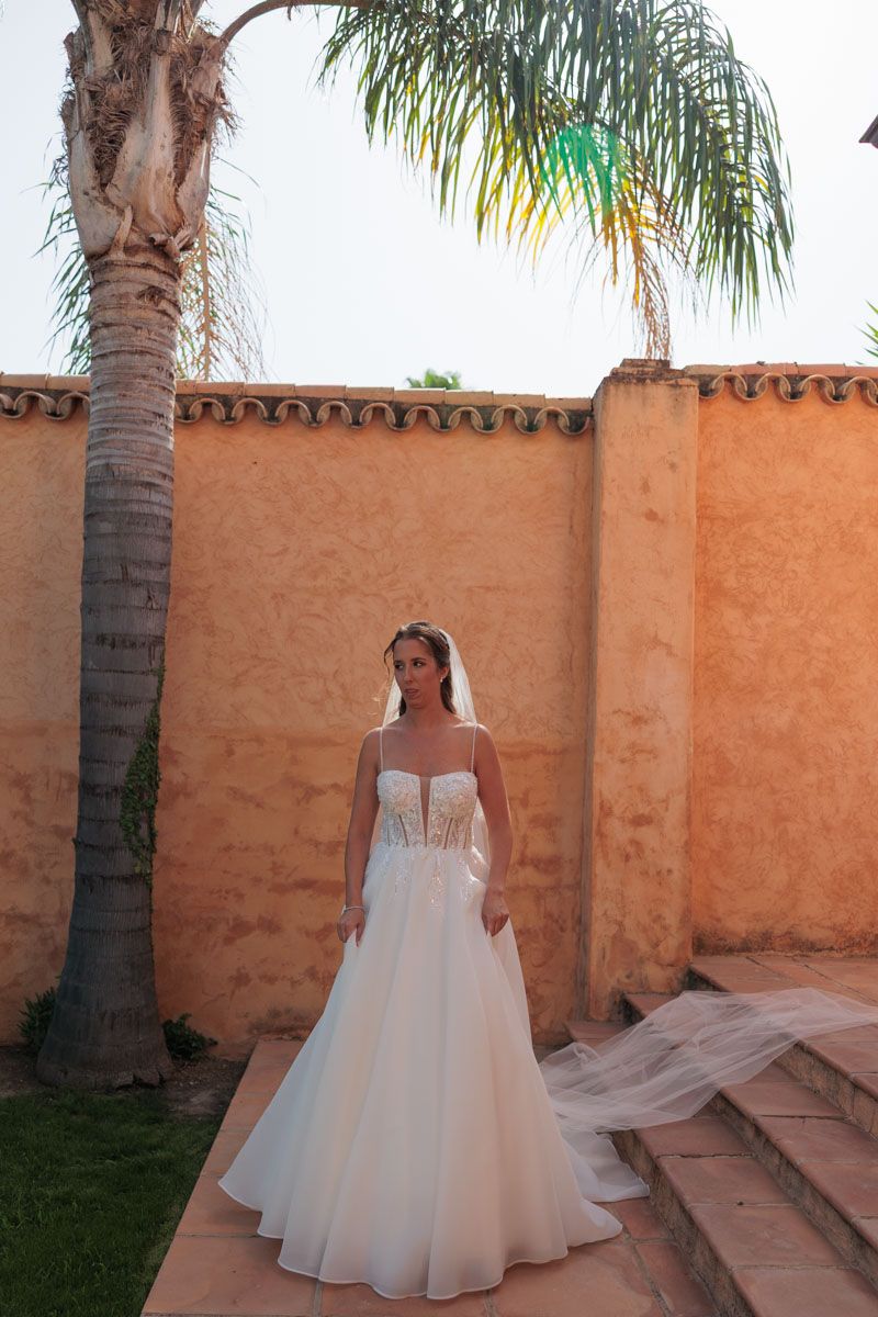 Foto por Iván Pérez fotógrafo con la novia en Sevilla