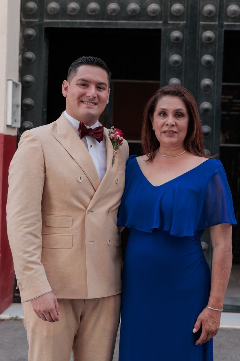 foto de novio con madrina