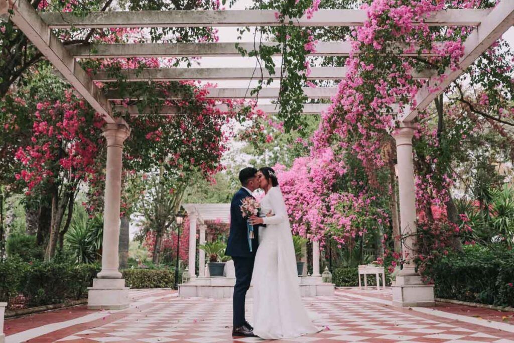 reportaje de bodas en los jardines de Hacienda Azahares en Sevilla