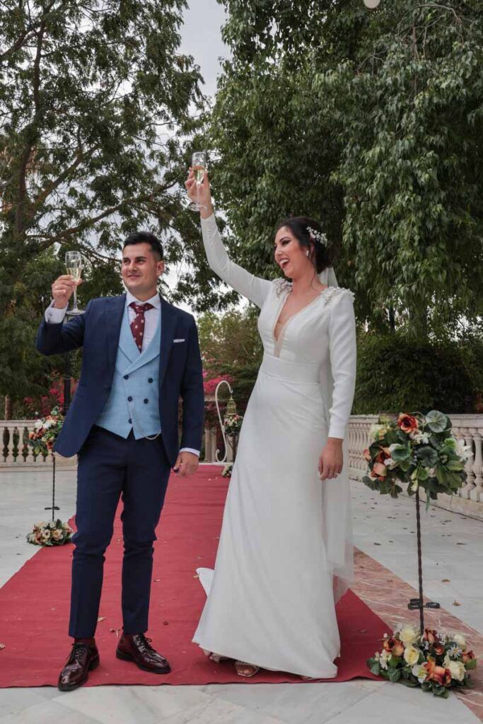 fotografías de brindis una vez terminada la ceremonia en hacienda.